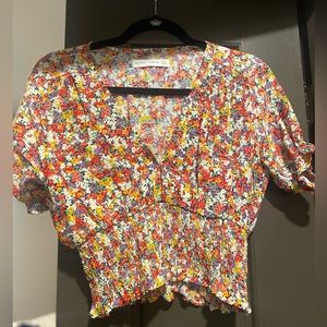 Floral puff-sleeve crop top.